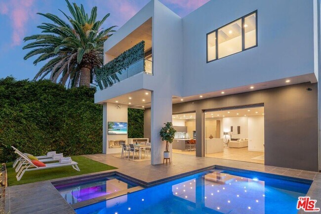 Building Photo - 842 N Sierra Bonita Ave