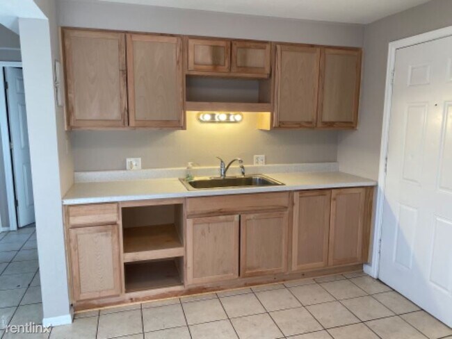 Building Photo - 2 br, 1 bath Apartment - 1128 Xanthia St