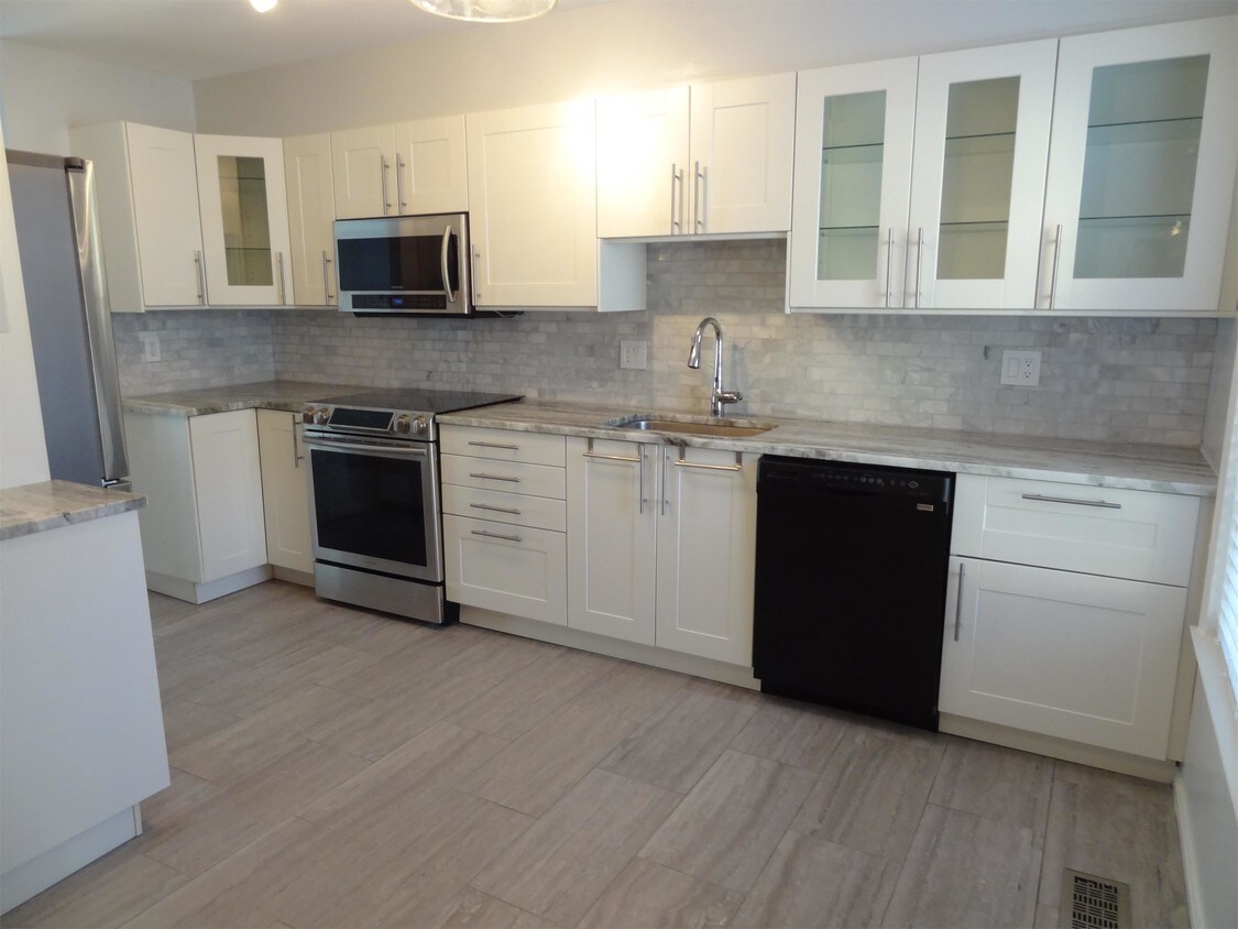 Foto principal - 7453 Swan Point Way