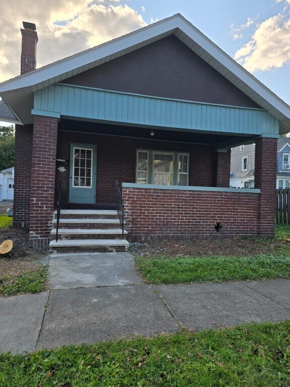 Primary Photo - 17 Cleveland Ave