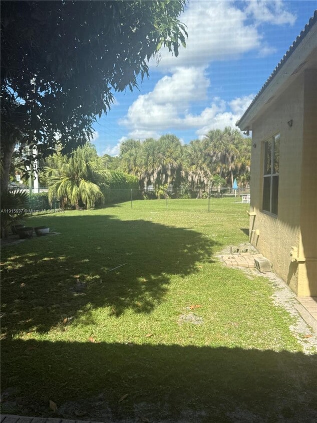 Foto del edificio - 8721 Woodberry Ct