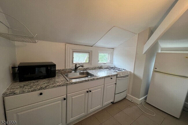 Building Photo - 206 Bellevue Ave