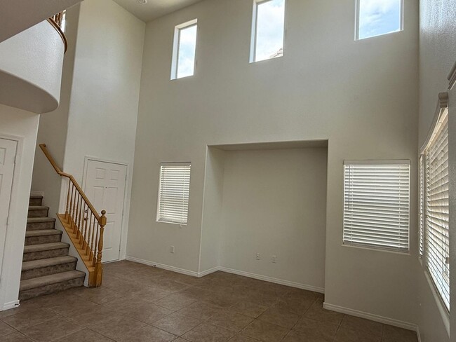 Foto del edificio - 3 BEDROOMS HOME WITH 2.5 BATHROOMS