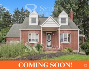 Building Photo - 460 Meadow Rd