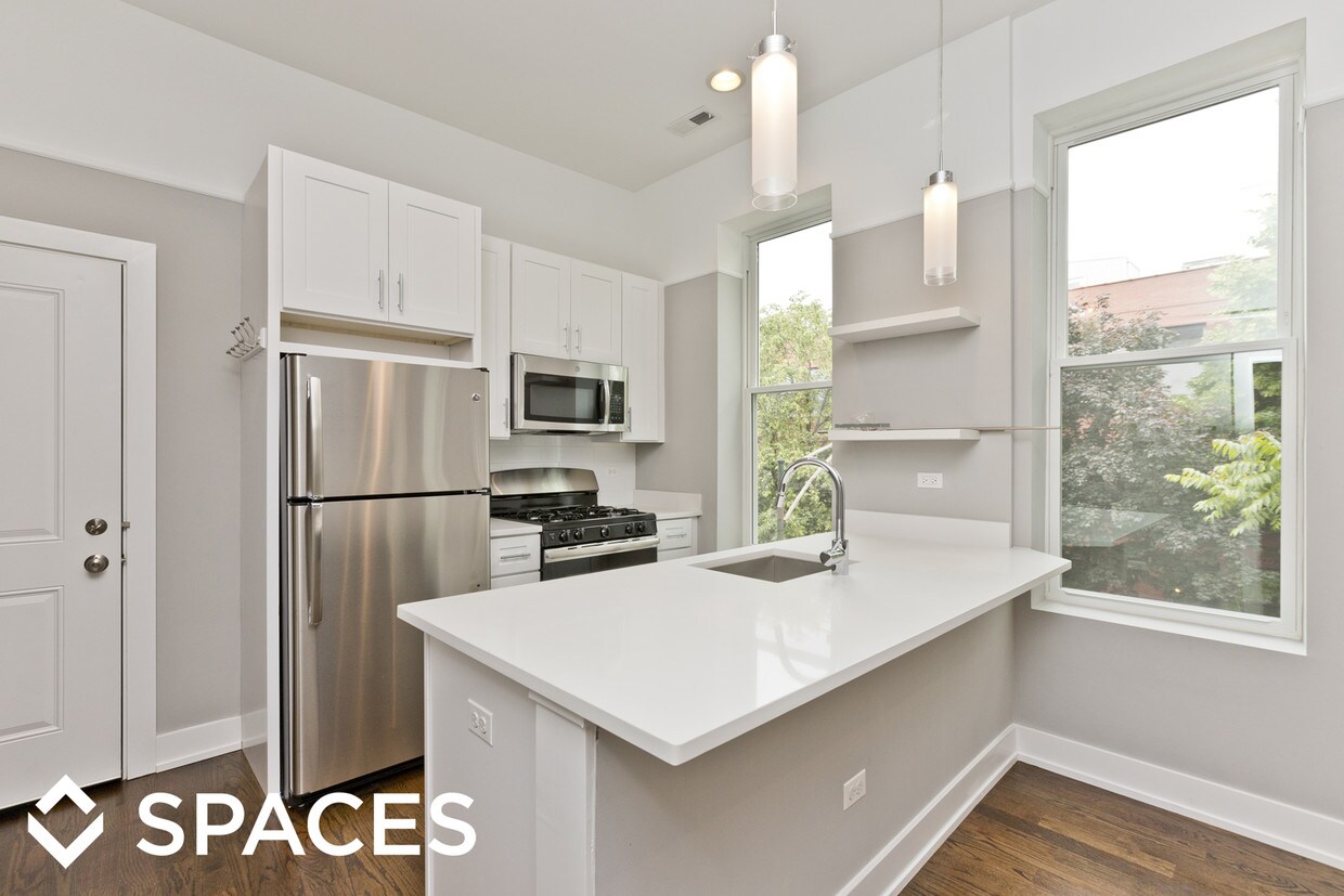 Foto principal - 1059 N Damen Ave