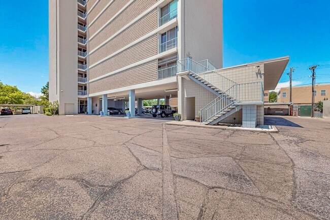 Building Photo - Art Deco Condo 1/BD 1/BA 1/CP space