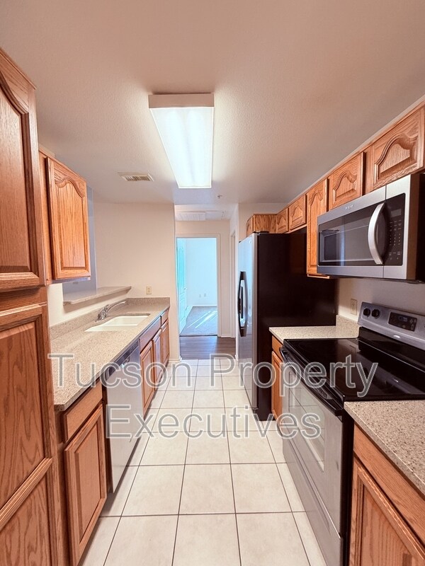 Foto del edificio - 2550 E River Rd