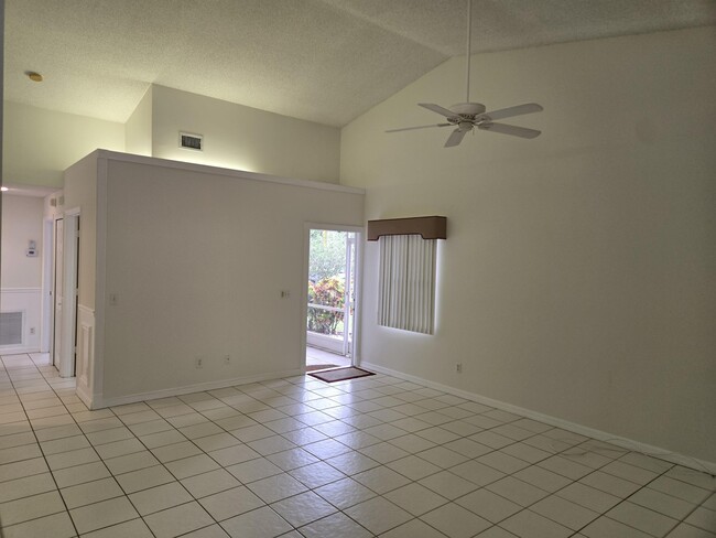 Building Photo - 4234 SE Home Way