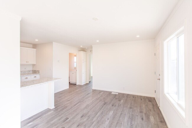 Foto del edificio - New Build 2 Bedroom / 2 Bath + Office Home in Mount Hope!
