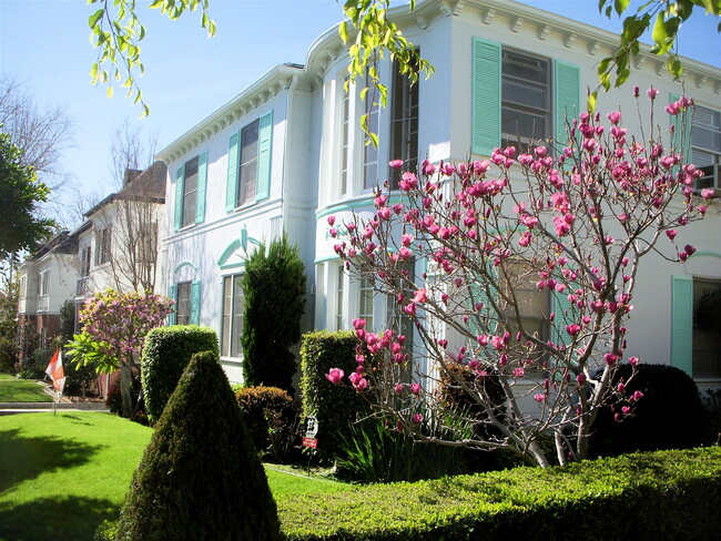 Building Photo - 1315 N Alta Vista Blvd