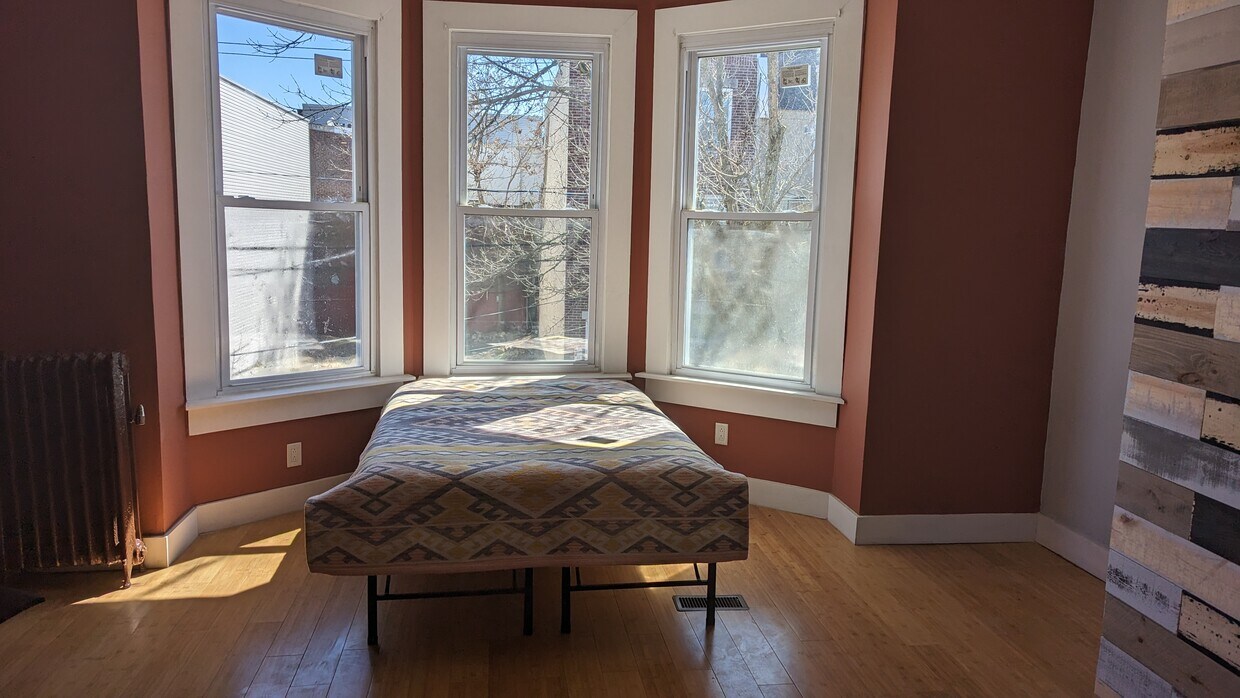 Front King-size bedroom - 1846 N 19th St