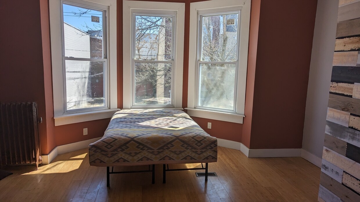 Front King-size bedroom - 1846 N 19th St