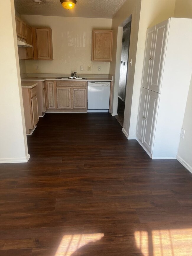 Building Photo - Two story townhouse with Space to enjoy life