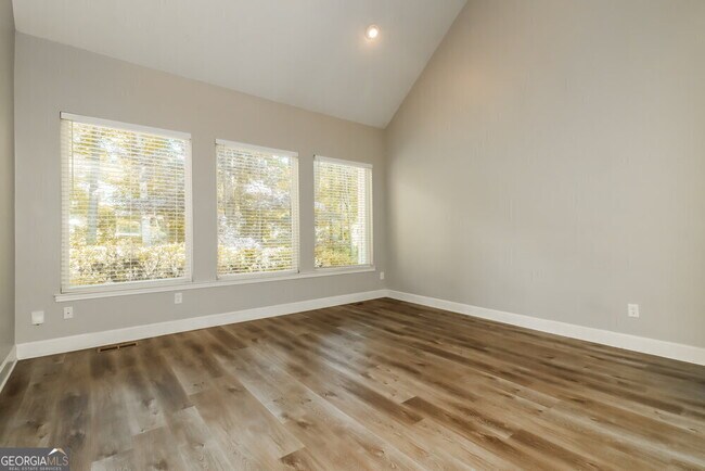 Foto del edificio - 4048 Golfview Ct