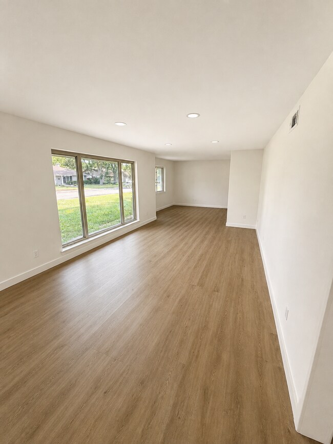Foto del edificio - 3127 Chapel Downs Dr