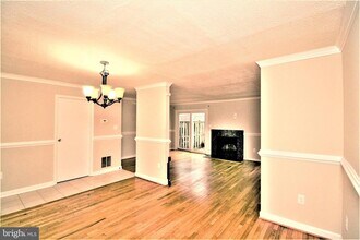 Building Photo - 118 Middle Point Ct