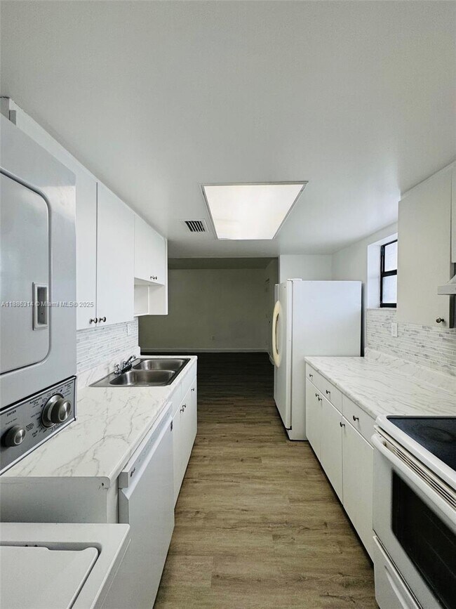 Foto del edificio - 6320 SW 138th Ct