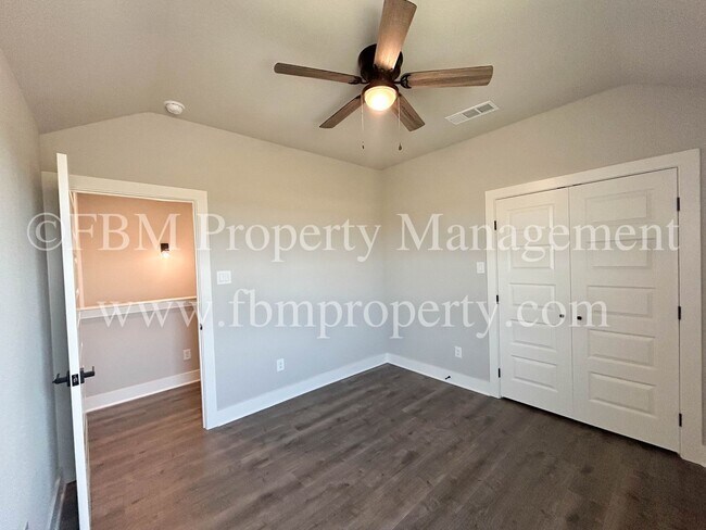 Foto del edificio - 933 Cooksey Ct