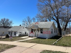 Building Photo - 403 S Wayland Ave