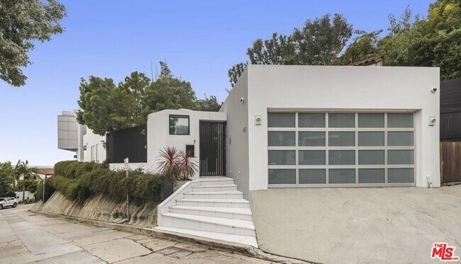 Foto del edificio - 1377 Miller Pl