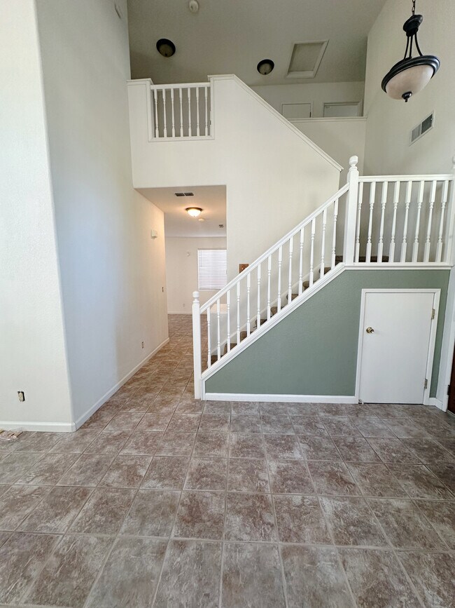 Building Photo - 152 Oxburough Dr