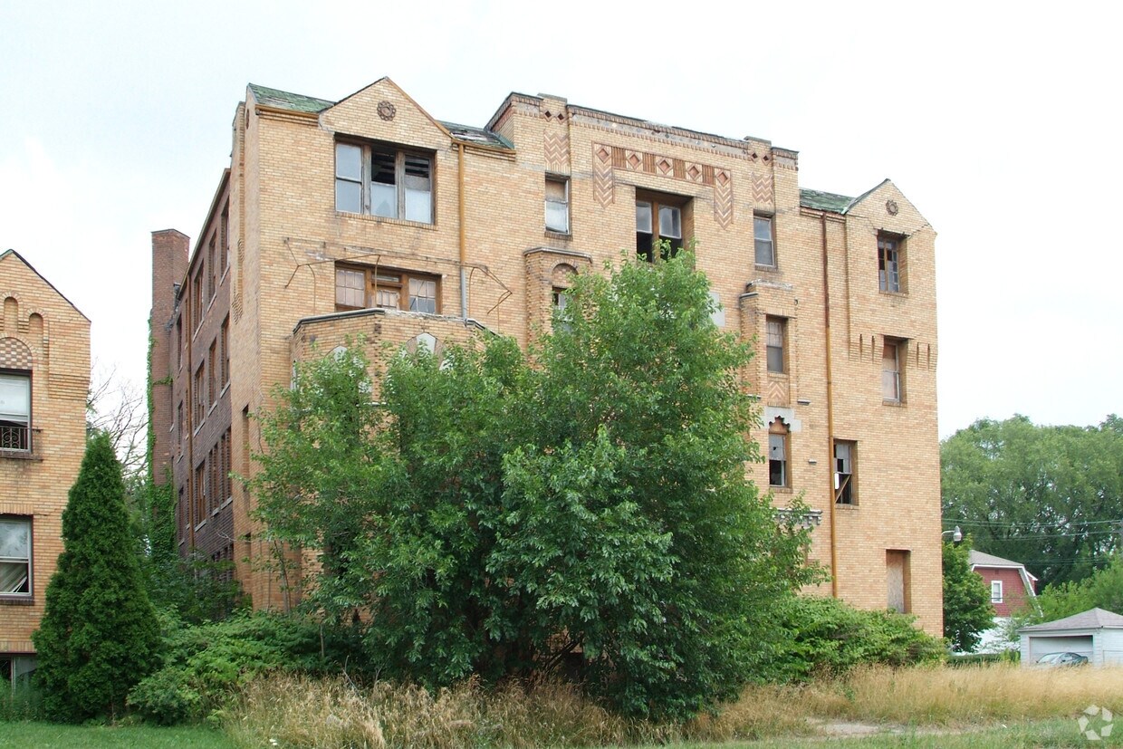 Building Photo - Buena Sala Apartments