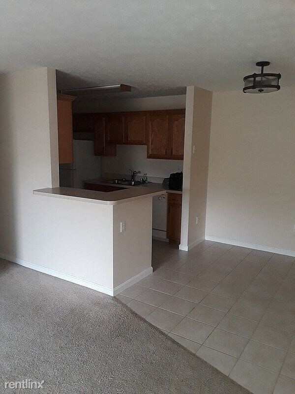 9303 Stonestreet Rd, Louisville, KY 40272 Condo for Rent in