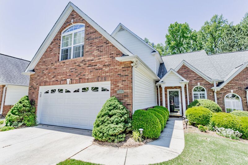 Primary Photo - 833 Woodsford Dr