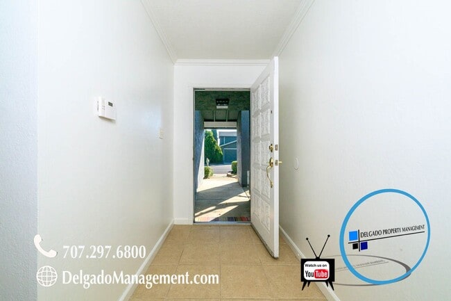 Building Photo - Benicia! Single level three bedroom, two b...