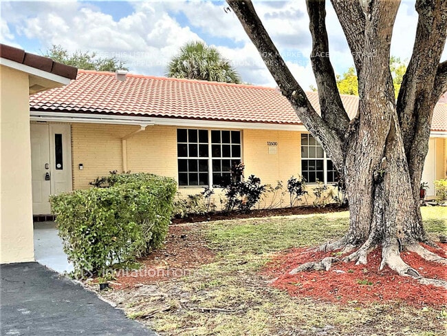 Building Photo - 11600 NW 27th Ct
