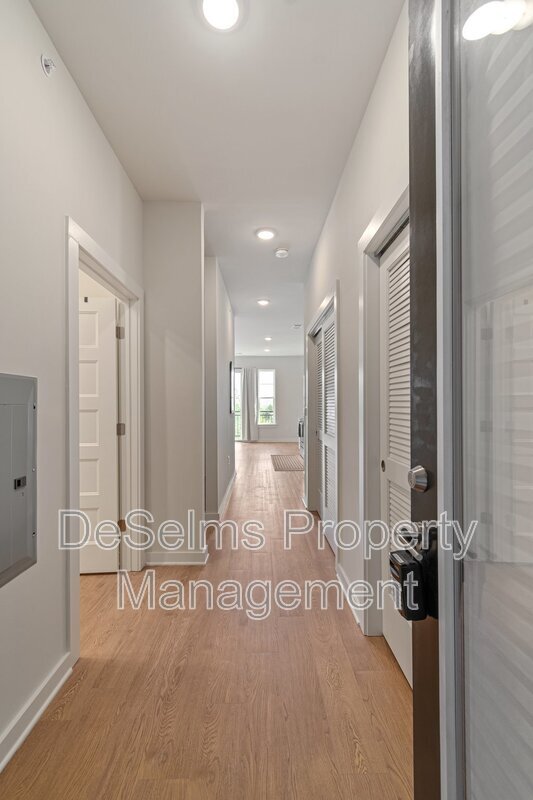 Foto del edificio - 600 E Trinity Ln