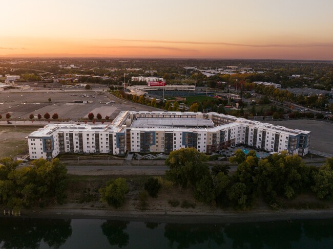 Foto del edificio - 805 Riverfront Apartments