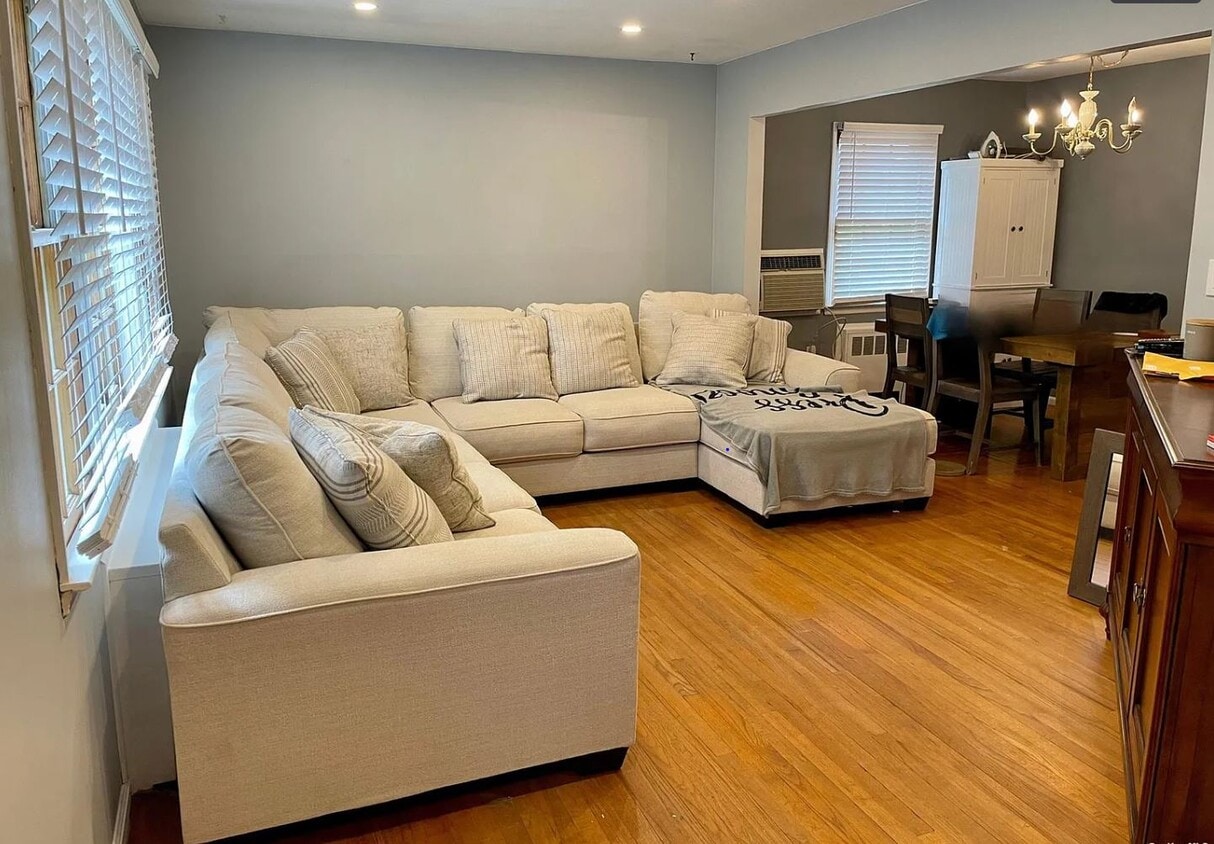 265 Deauville Blvd, Copiague, NY 11726 House Rental in Copiague, NY