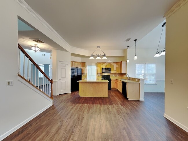 Building Photo - 406 Glencrest Dr