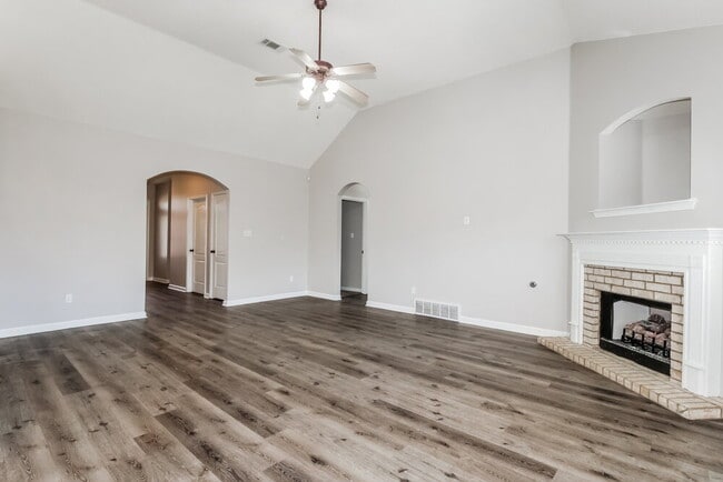 Building Photo - 1516 Sawmill Creek Ln