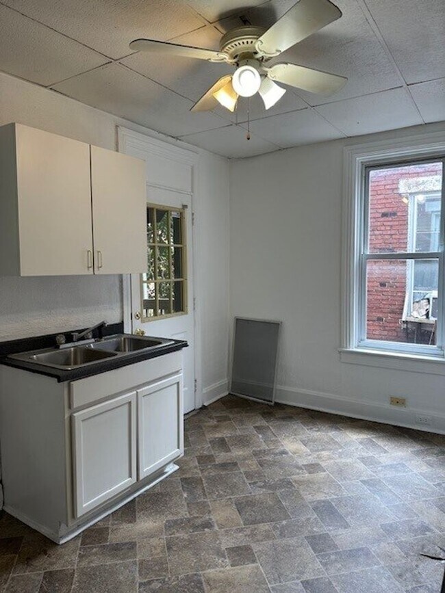 Foto del edificio - 2nd Floor 2 Bedroom 1 Bathroom Apartment F...