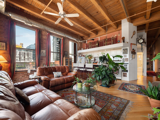 Foto del edificio - 616 W Fulton St