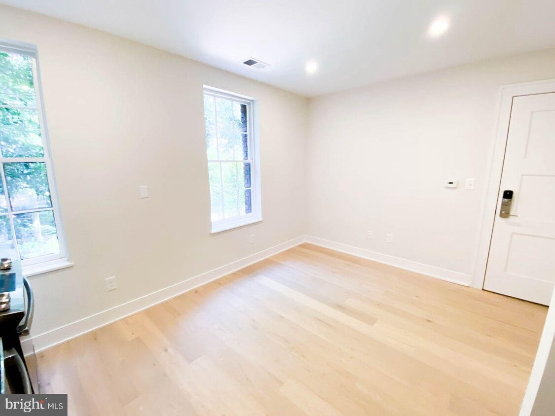 Primary Photo - 3032 Q St NW