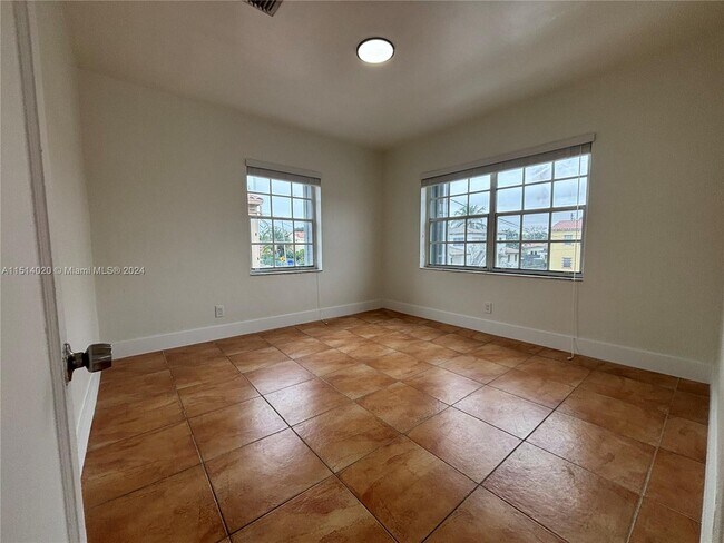 Foto del edificio - 111 SW 31st Ct