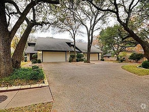 Building Photo - 8606 Mesa Dr