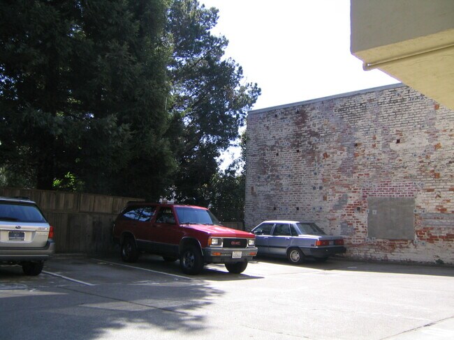 Building Photo - 2124 Blake St