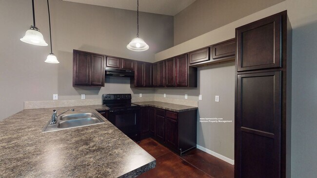 Building Photo - 3 Bed 2 Bath Duplex Unit Near 13th & Zoo Blvd