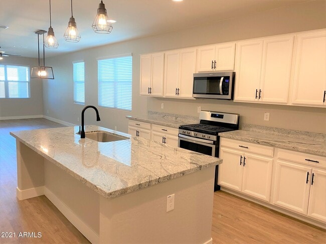 Building Photo - 2933 W Laredo Ln