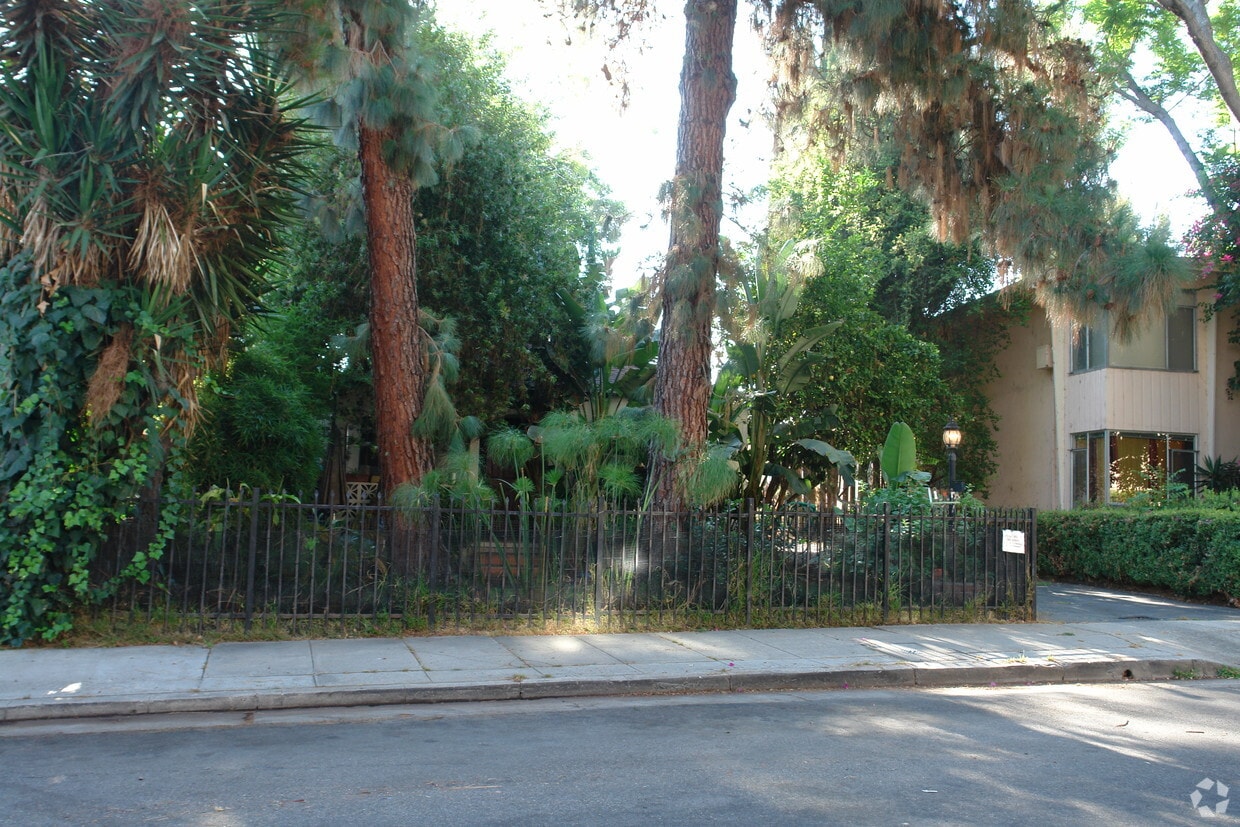 Building Photo - 4232-4234 Mary Ellen Ave