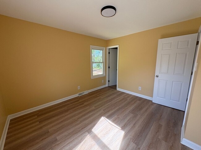 Building Photo - Adorable 3 Bedroom Home!!