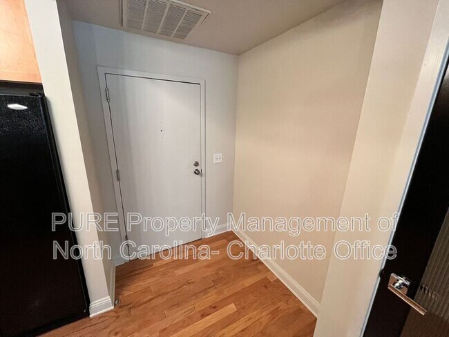 Foto del edificio - 3920 Sharon Rd