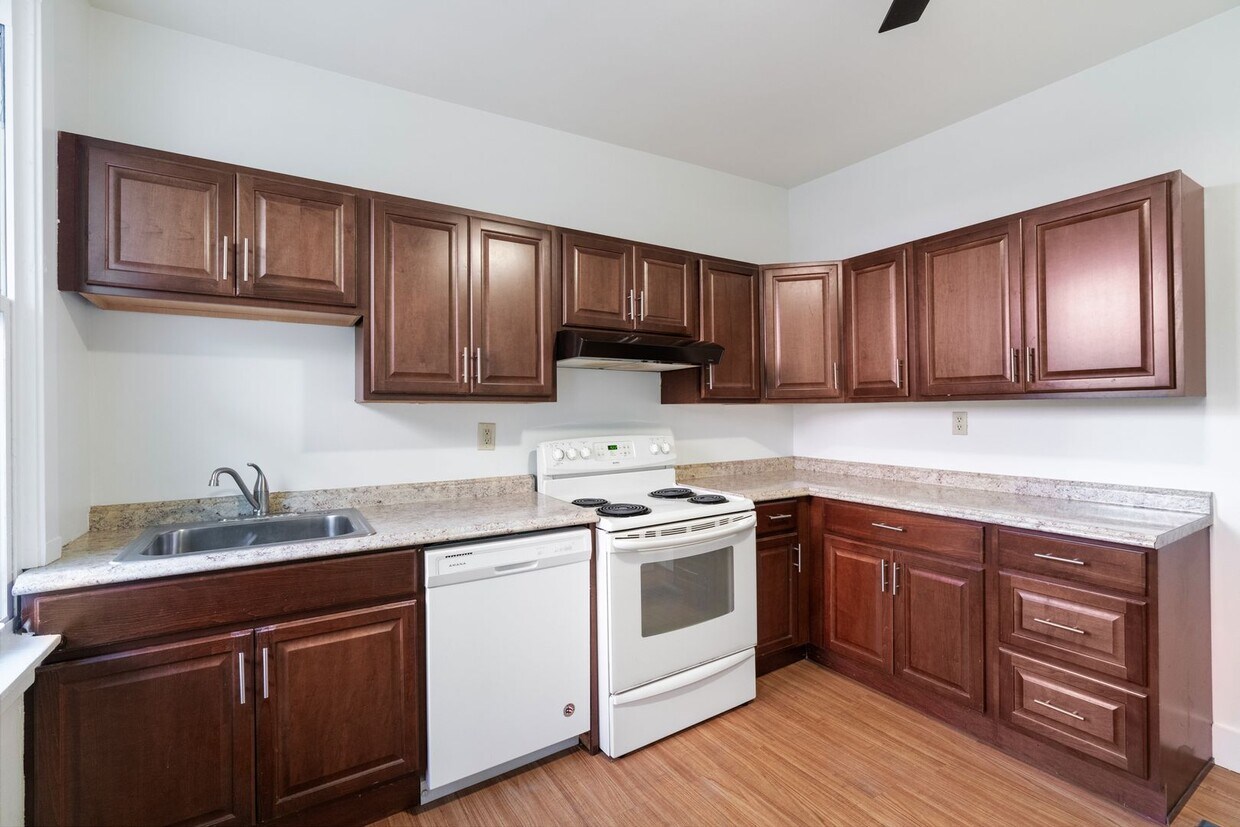 Foto principal - Beautiful 3 Bedroom home in South side ava...