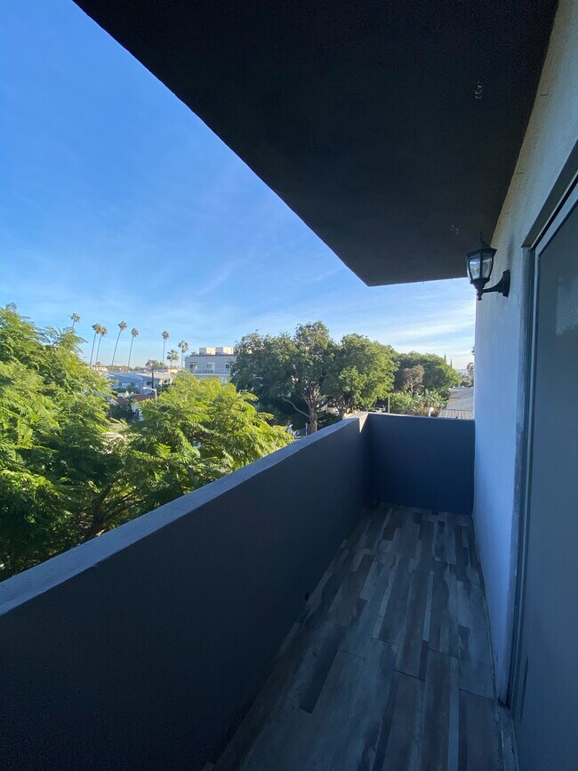 Foto del edificio - 1005 N Stanley Ave
