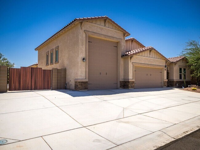 Building Photo - Furnished pool home for rent!