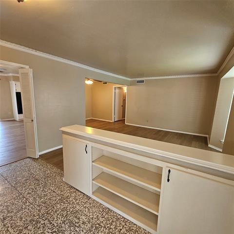 Building Photo - 6033 Sandhurst Ln